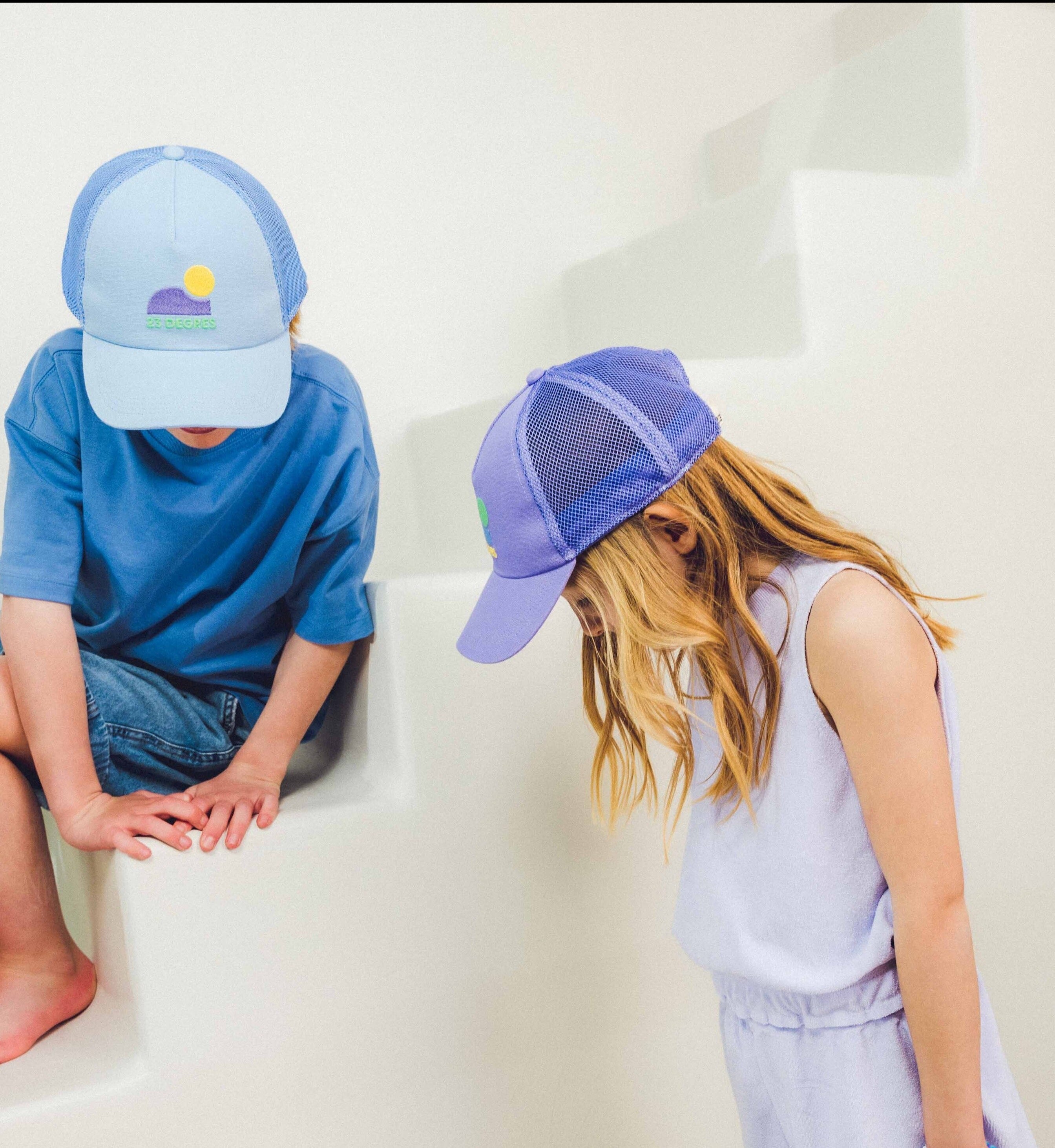 casquette violette enfant et casquette bleue enfant 23 DEGRES