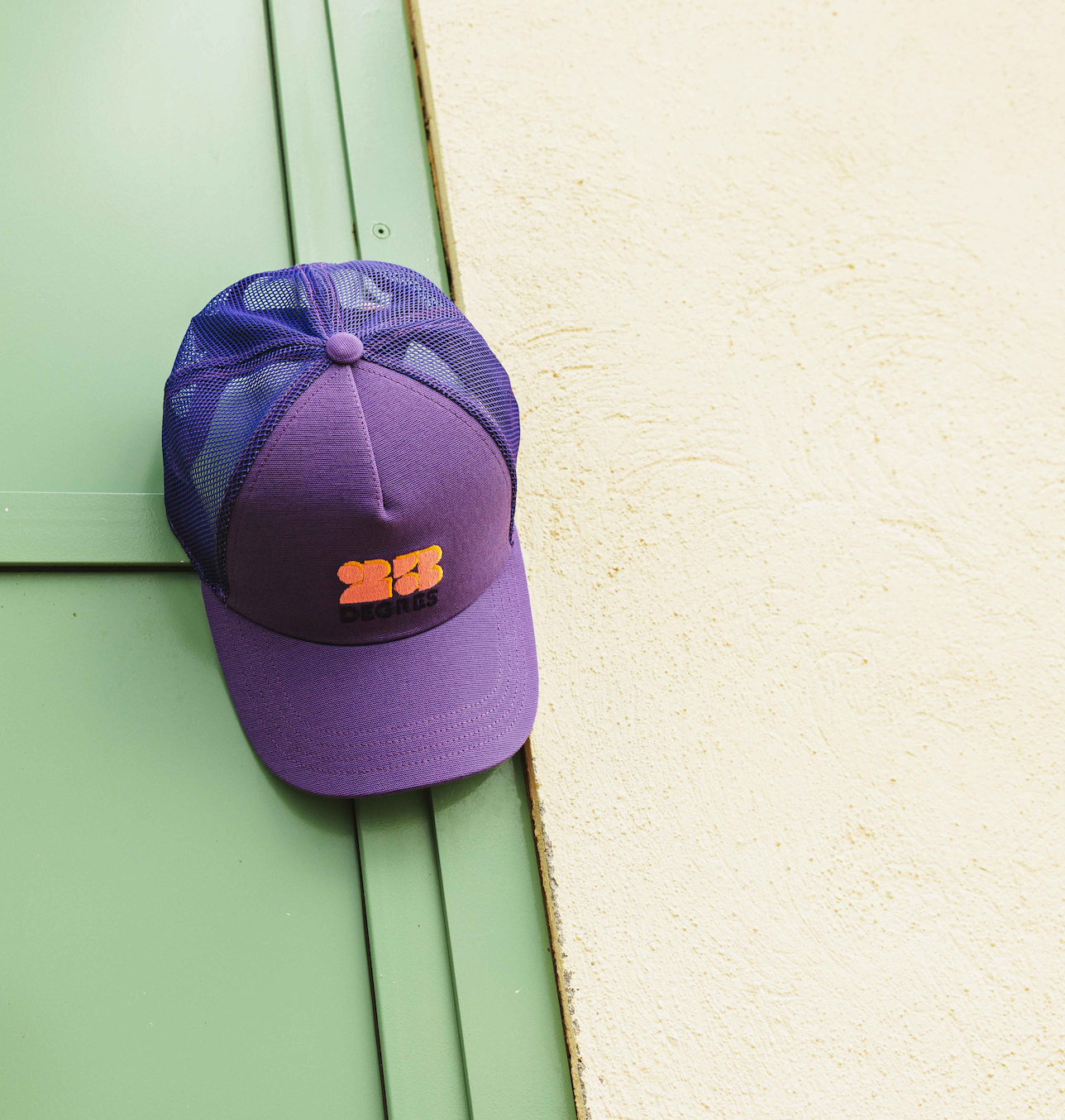 casquette violette trucker