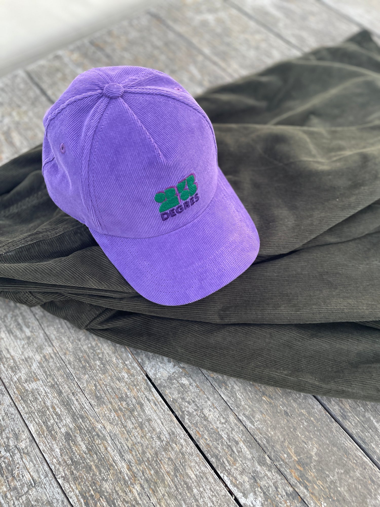 Casquette Violette trucker éco-responsable velours milleraies série courte