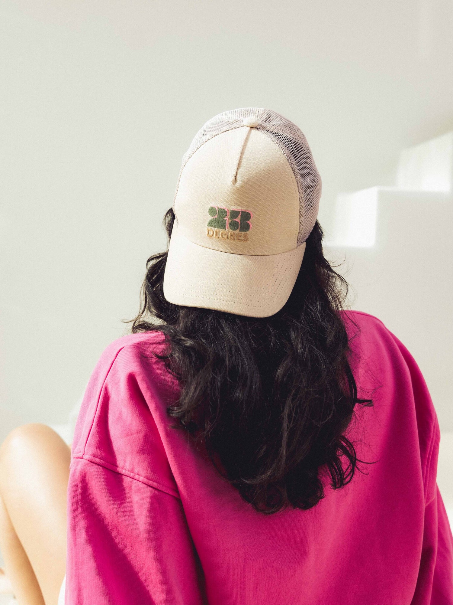 Tendances été 23 : la casquette éco-responsable, chic et colorée